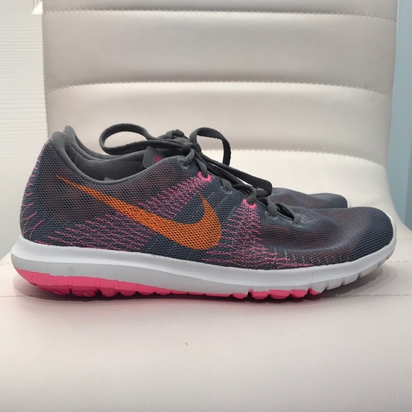 womens gray nike tennis shoes